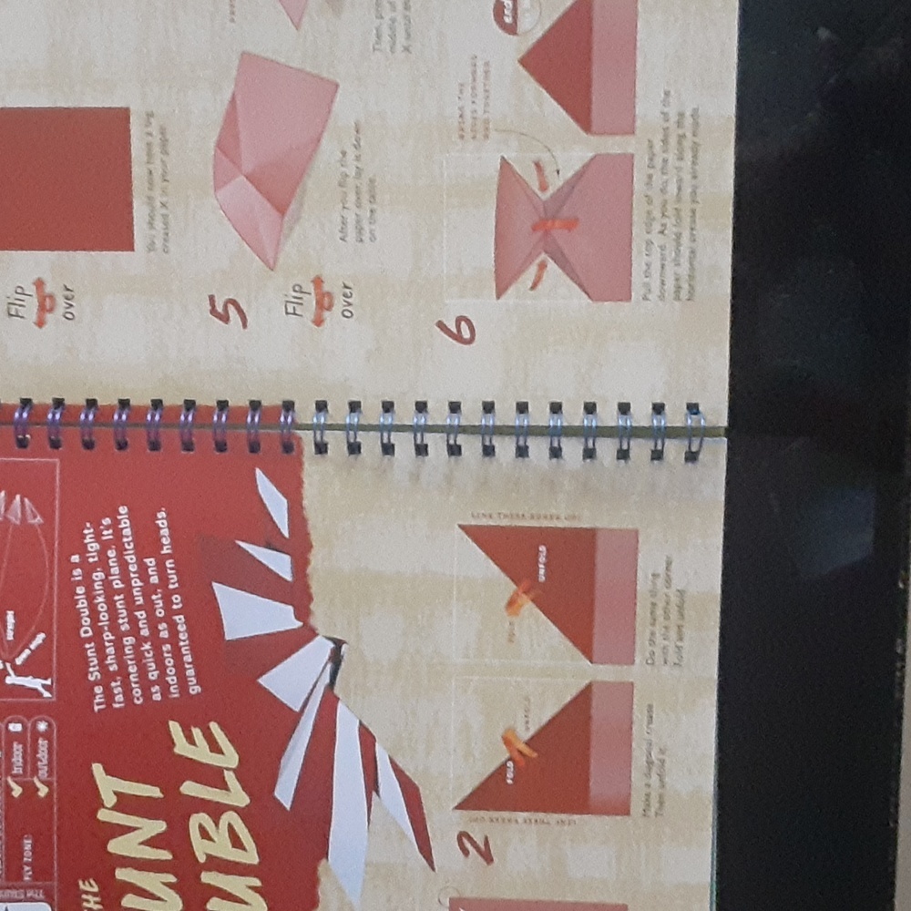 10 Best Paper Airplanes Book - Picture 2 of 4